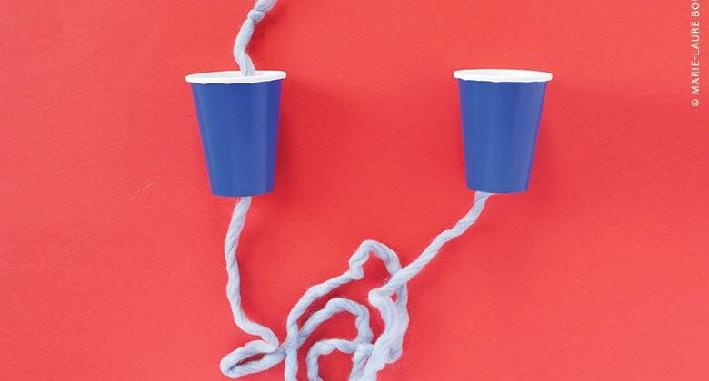 deux gobelets avec une corde